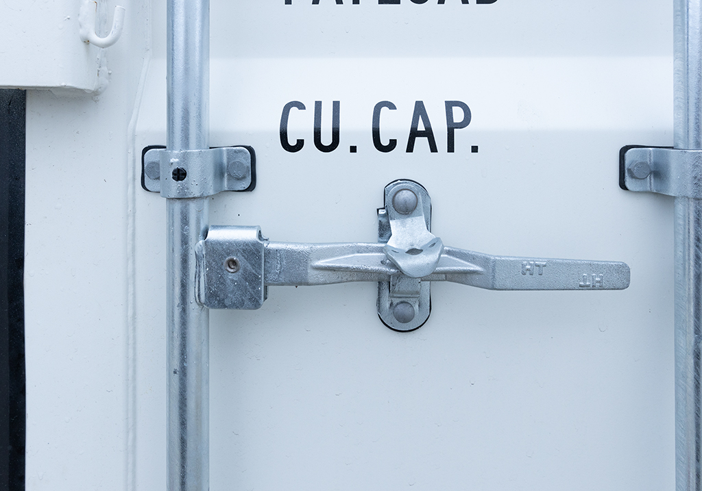 Afsluiting van witte 20ft zeecontainer.